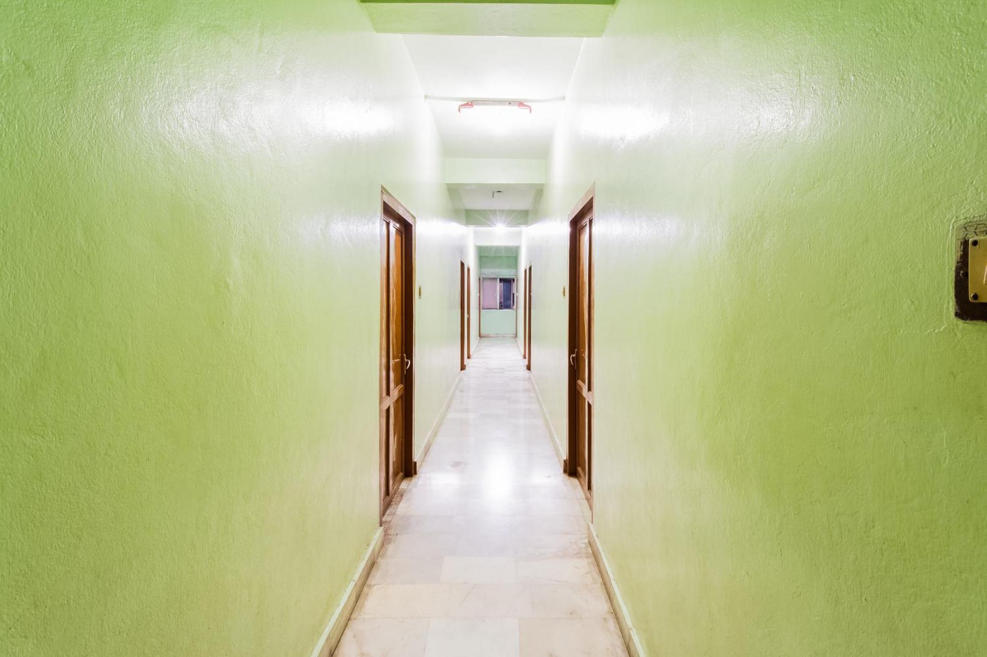 Spot On Sri Ratna Lodge Rājahmundry Zewnętrze zdjęcie